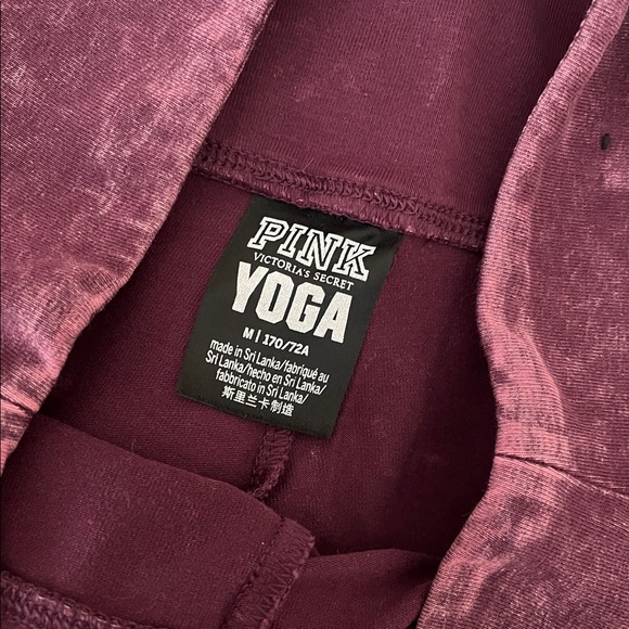 VS Pink | Yoga Bike Shorts - Picture 4 of 4